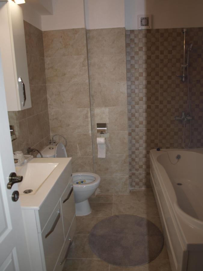 Amavera Apartment Târgu Jiu Eksteriør billede