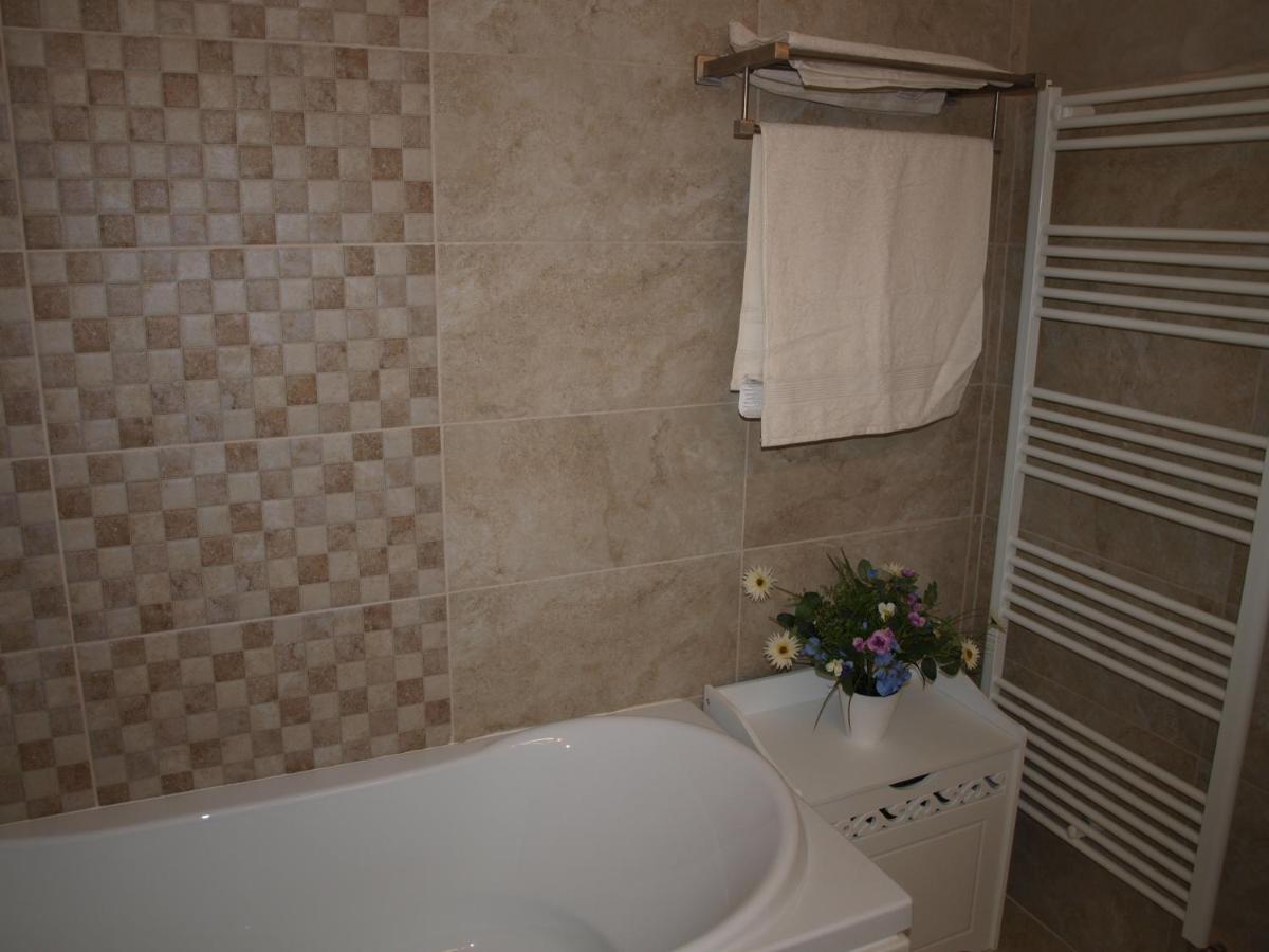 Amavera Apartment Târgu Jiu Eksteriør billede